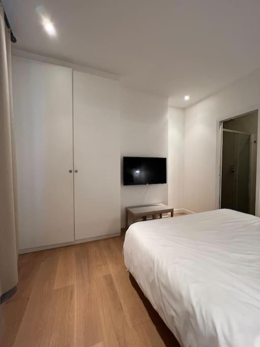 Luxury Appartment, Champs Elysees, Neuf ! パリ エクステリア 写真