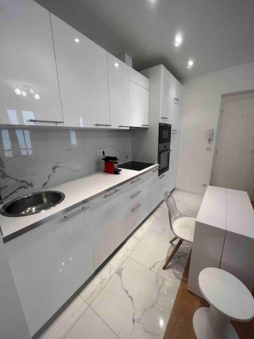 Luxury Appartment, Champs Elysees, Neuf ! パリ エクステリア 写真