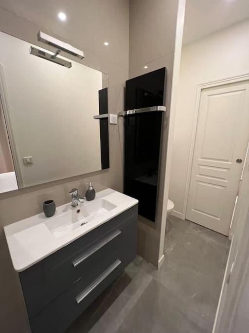 Luxury Appartment, Champs Elysees, Neuf ! パリ エクステリア 写真