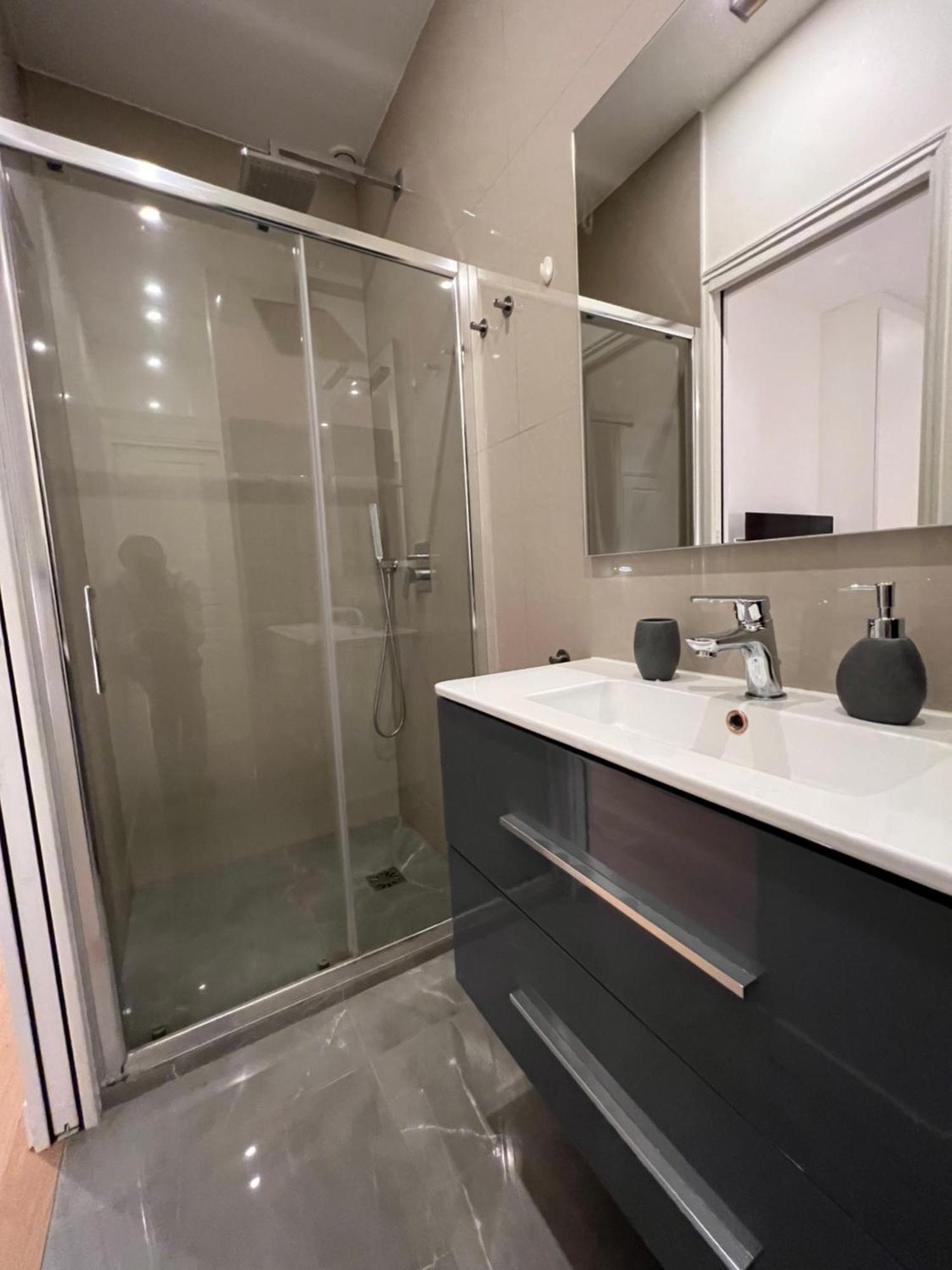 Luxury Appartment, Champs Elysees, Neuf ! パリ エクステリア 写真